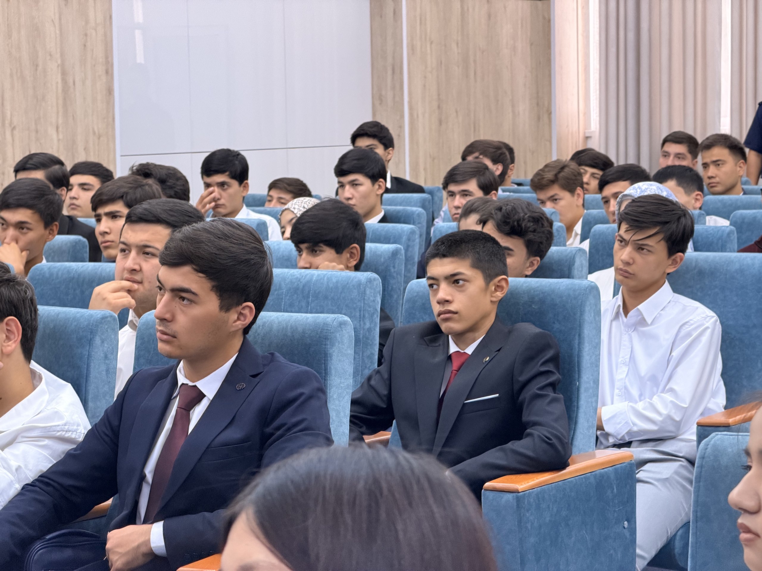 “Rahbar va yoshlar” uchrashuvi