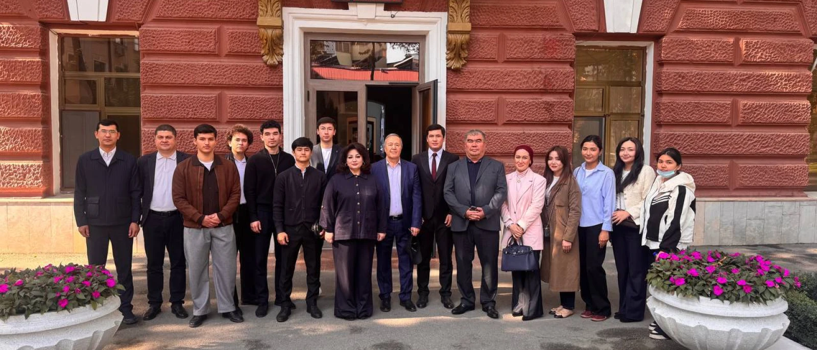 В Республиканском совете Профессионального союза работников железнодорожного транспорта и транспортного строительства Узбекистана прошел практический семинар для студентов Академии труда и социальных отношений